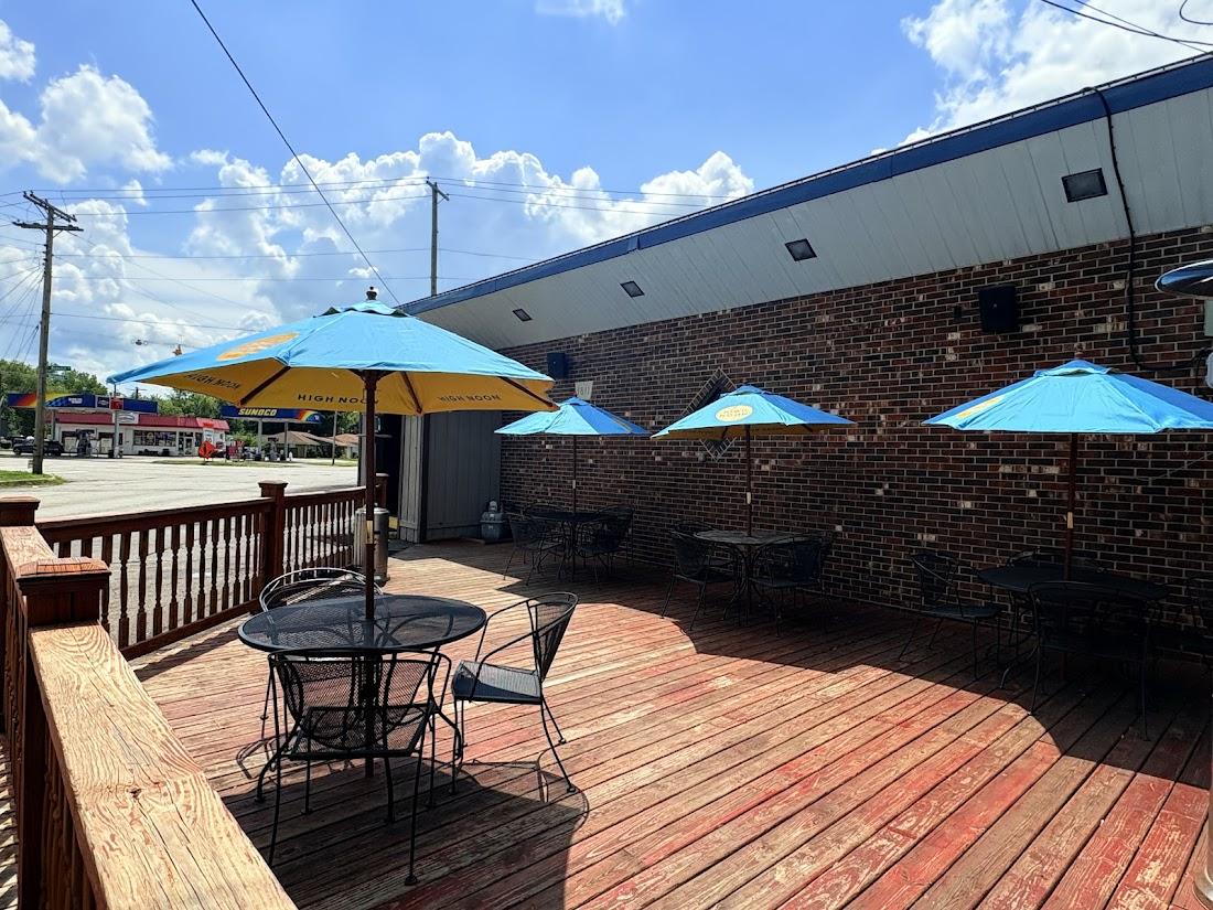 Oasis Bar & Grill Gallery Image 6